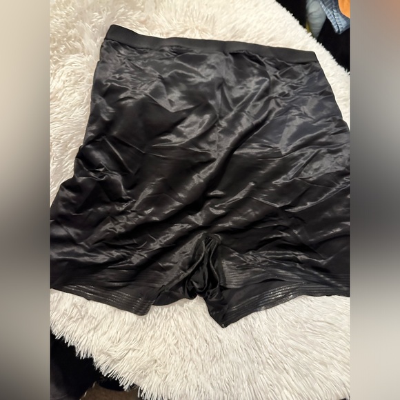 SKIMS Other - NWOT SKIMS SHEER SCULPT SHORTS